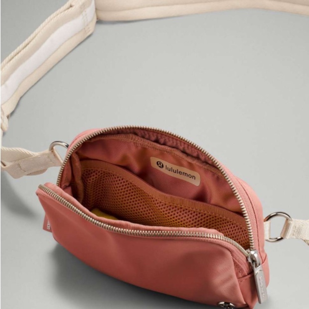Lululemon Everywhere Crossbody Belt Bag - Picture 5 of 7
